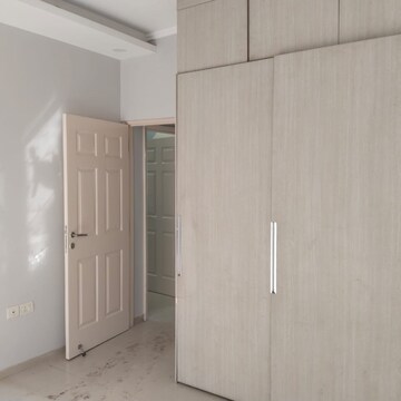 Room in 3 BHK Apartment at Emaar Emerald Floors Select, Sector 65 – for Rent