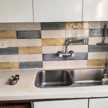 Furnished Amenities in 3 BHK Apartment at Emaar Emerald Floors Select, Sector 65 – for Rent