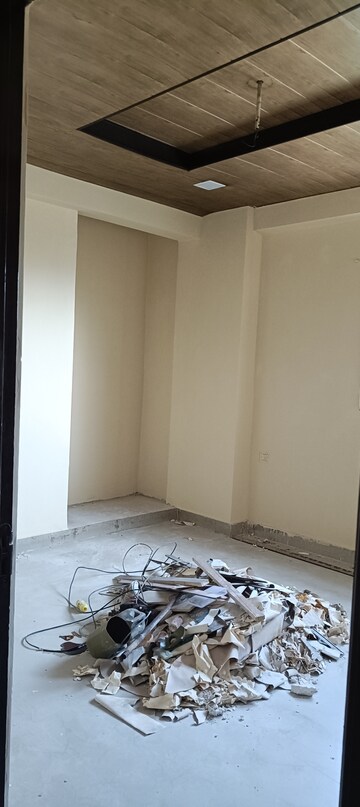 Room in 4 BHK Apartment at SG Impression Plus, Raj Nagar Extension – for Sale