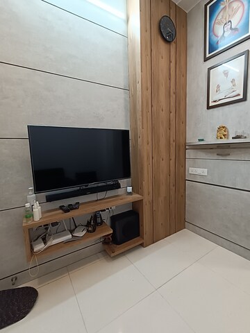 Bedroom in 3 BHK Apartment at Andheri West – for Rent