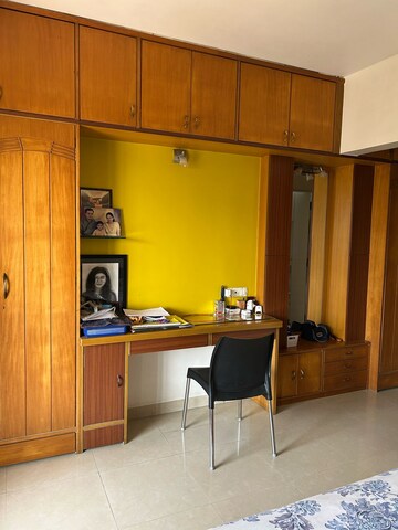 Bedroom in 3 BHK Apartment at Andheri West – for Rent