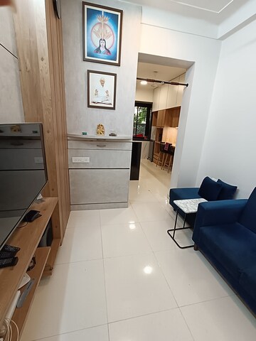 Bedroom in 3 BHK Apartment at Andheri West – for Rent