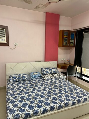 Bedroom in 3 BHK Apartment at Andheri West – for Rent