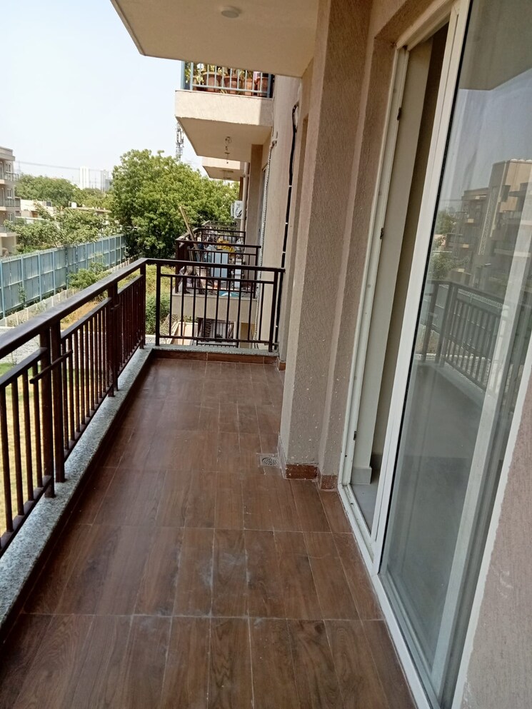 Balcony, shree-vardhman-victoria 3 Bedroom 1950 Sq.Ft. Apartment In Sector 70 Gurgaon 8291336