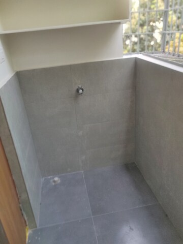 Room in 2 BHK Apartment at Sri Nilayam Jubilee Hills, Jubilee Hills – for Rent