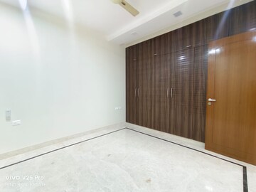 Room in 3 BHK Builder Floor at Vasant Kunj – for Rent