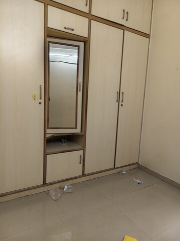 Room in 3 BHK Apartment at Halasuru – for Rent