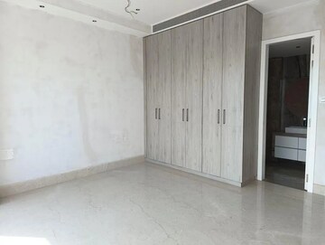 Room in 3 BHK Apartment at Indiabulls Blu, Worli – for Rent