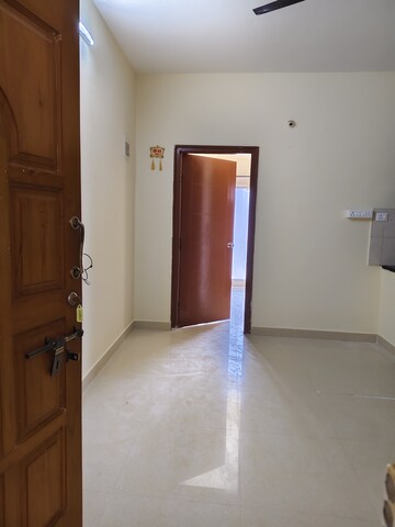 Room in 1 BHK Apartment at Halasuru – for Rent