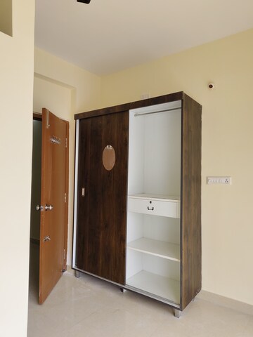 Room in 1 BHK Apartment at Halasuru – for Rent