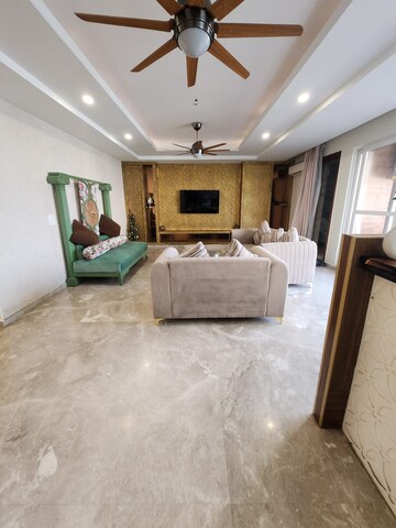 Room in 5 BHK Villa at Orchid Petals, Sector 49 – for Rent