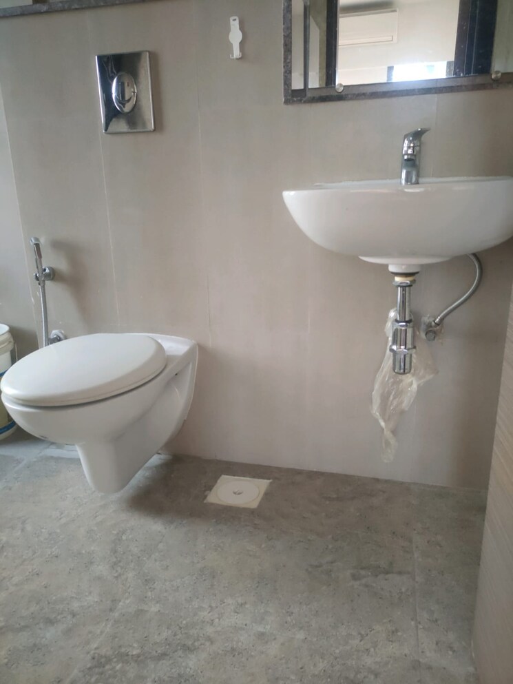 Bathroom, the-wadhwa-the-address 2 Bedroom 700 Sq.Ft. Apartment In Ghatkopar West Mumbai 8291482