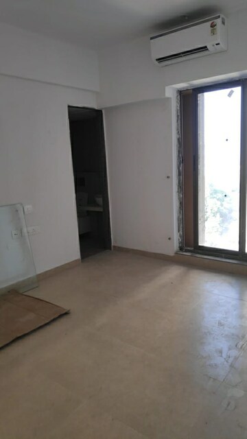 Room in 3 BHK Apartment at Kanakia Silicon Valley, Powai – for Rent