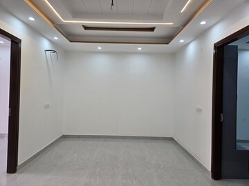 Room in 3 BHK Apartment at Sector 20 – for Sale