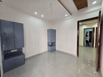 Room in 3 BHK Apartment at Sector 20 – for Sale