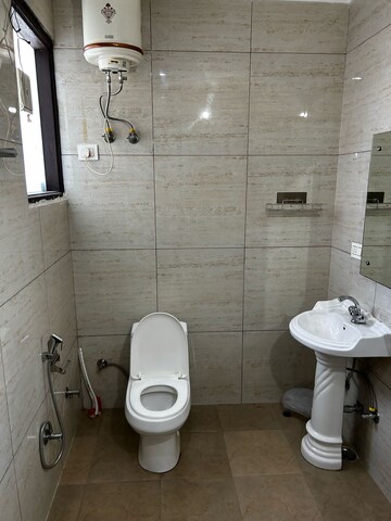 Bathroom in 1 BHK Builder Floor at Saurabh Niwas, Sector 40 – for Rent