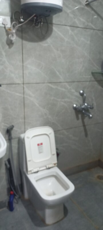 Bathroom in 1 BHK Builder Floor at Saurabh Niwas, Sector 40 – for Rent