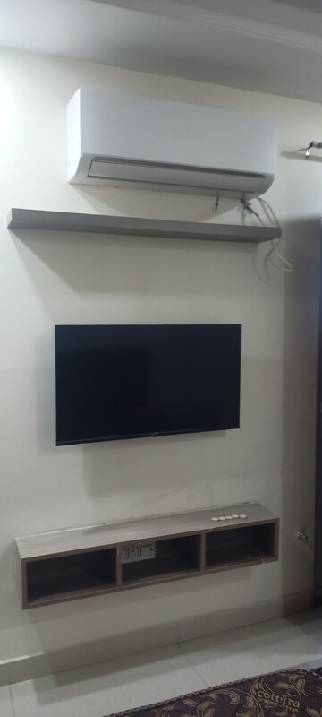 Furnished Amenities in 1 BHK Builder Floor at Greenwood City, Sector 40 – for Rent
