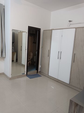 Room in 3.5 BHK Villa at RWA Apartments Sector 50, Sector 50 – for Rent