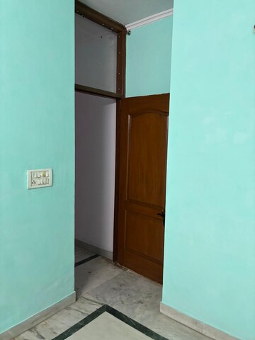 Room in 2.5 BHK Villa at RWA Apartments Sector 70, Sector 70 – for Rent