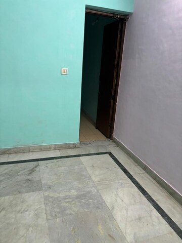 Room in 2.5 BHK Villa at RWA Apartments Sector 70, Sector 70 – for Rent