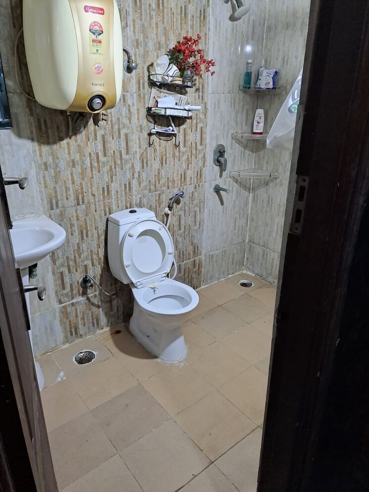 Bathroom, amrapali-silicon-city 3 Bedroom 1835 Sq.Ft. Apartment In Sector 76 Noida 8291744