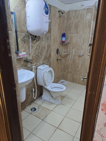 Bathroom in 3 BHK Apartment at Amrapali Silicon City, Sector 76 – for Rent