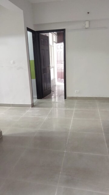 Room in 2 BHK Apartment at Supertech Cape Town, Sector 74 – for Rent
