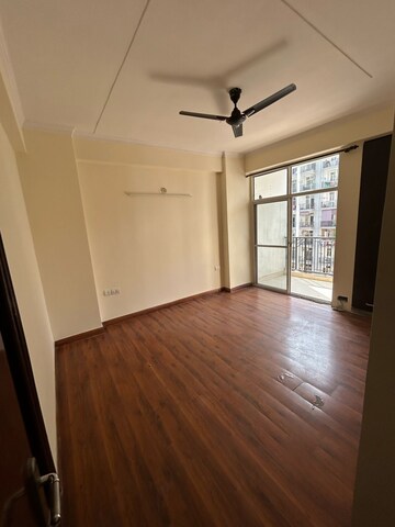 Room in 2.5 BHK Apartment at Skytech Matrott, Sector 76 – for Sale