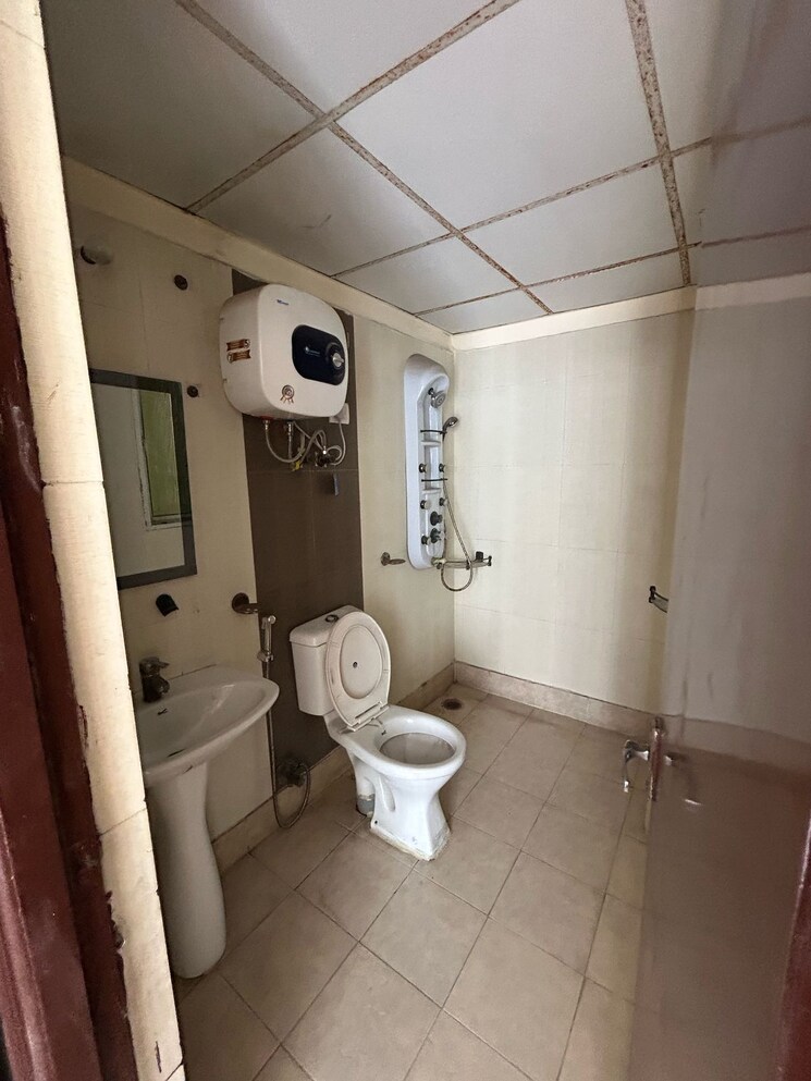 Bathroom, skytech-matrott 2.5 Bedroom 1150 Sq.Ft. Apartment In Sector 76 Noida 8291749
