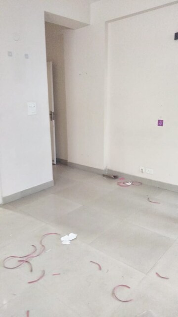 Room in 3 BHK Apartment at Supertech Cape Town, Sector 74 – for Rent