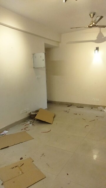 Room in 3 BHK Apartment at Supertech Cape Town, Sector 74 – for Rent