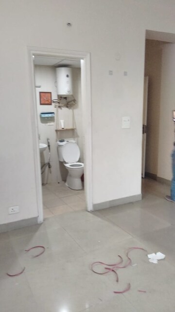 Room in 3 BHK Apartment at Supertech Cape Town, Sector 74 – for Rent