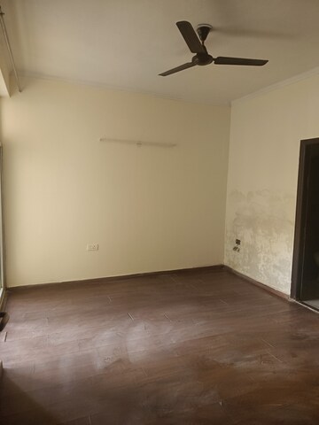 Room in 3 BHK Apartment at Aims Golf Avenue I, Sector 75 – for Rent
