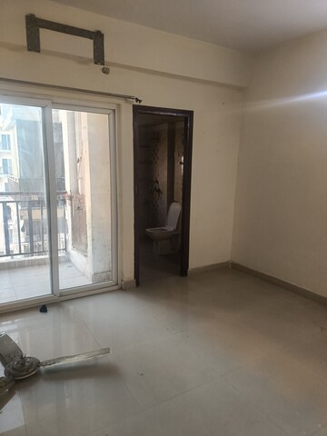 Room in 3 BHK Apartment at Aims Golf Avenue I, Sector 75 – for Rent