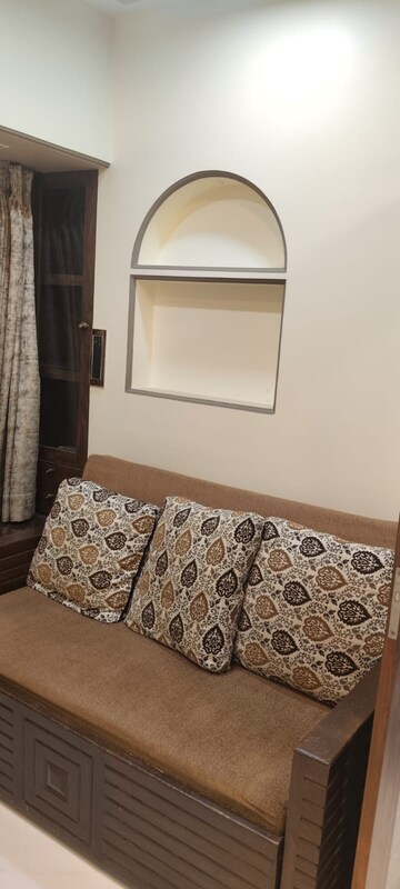 Room in 1 RK Apartment at Siddhi Prabha CHS, Prabhadevi – for Rent