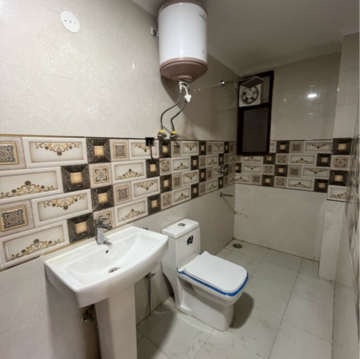 Team Area in 3 BHK Builder Floor at Panchsheel Vihar – for Rent