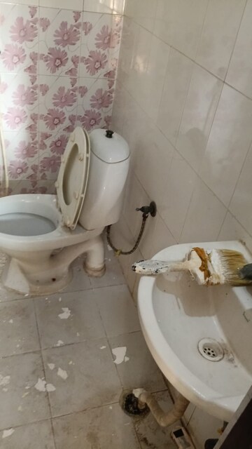 Bathroom in 1 RK Villa at RWA Apartments Sector 50, Sector 50 – for Rent