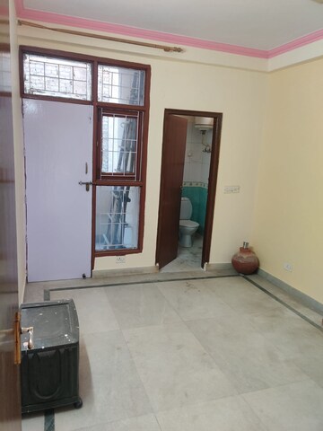 Room in 3 BHK Builder Floor at Unitech South City II, Sector 50 – for Rent