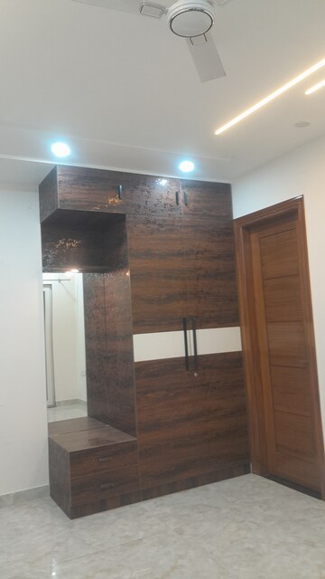 Furnished Amenities in 3 BHK Builder Floor at Eros Rosewood City, Sector 49 – for Rent