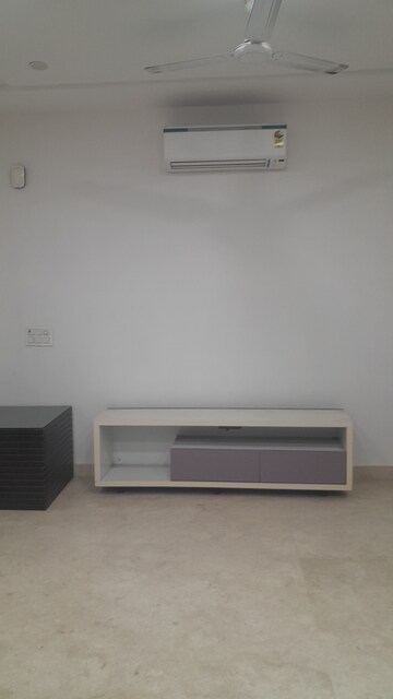 Room in 3 BHK Builder Floor at Eros Rosewood City, Sector 49 – for Rent