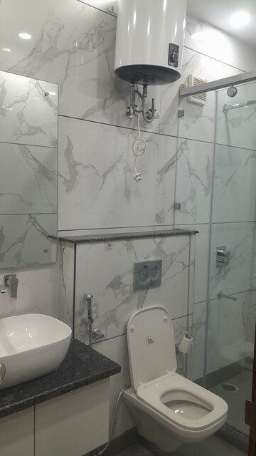 Bathroom in 3 BHK Builder Floor at Eros Rosewood City, Sector 49 – for Rent