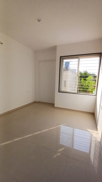 Room in 2 BHK Apartment at Jairaj Lake Town, Katraj – for Rent