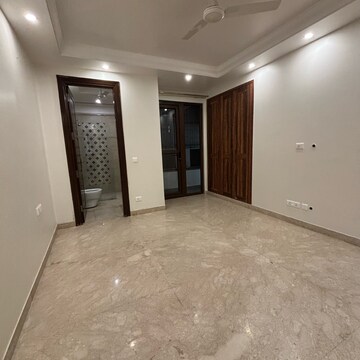 Room in 3 BHK Independent House at Uday Park – for Rent