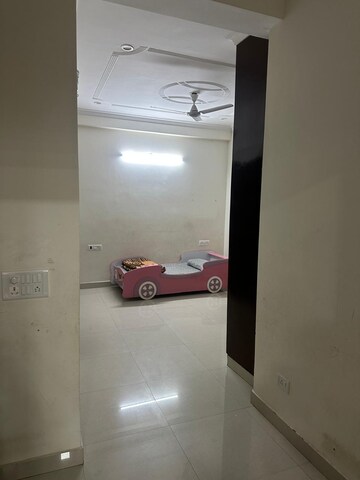 Furnished Amenities in 3 BHK Apartment at Vasant Kunj – for Rent