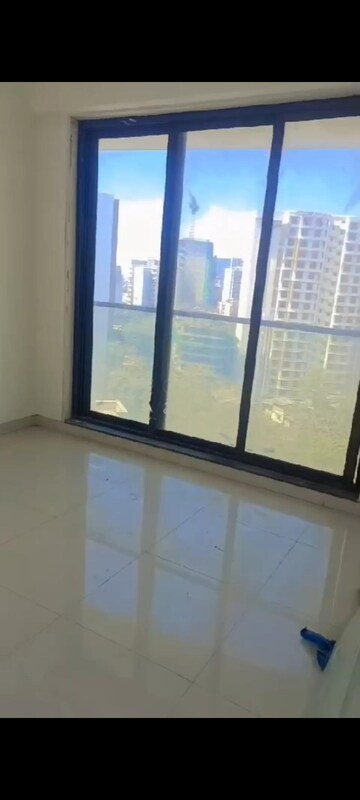 Room in 2 BHK Apartment at Naman Habitat, Andheri West – for Rent