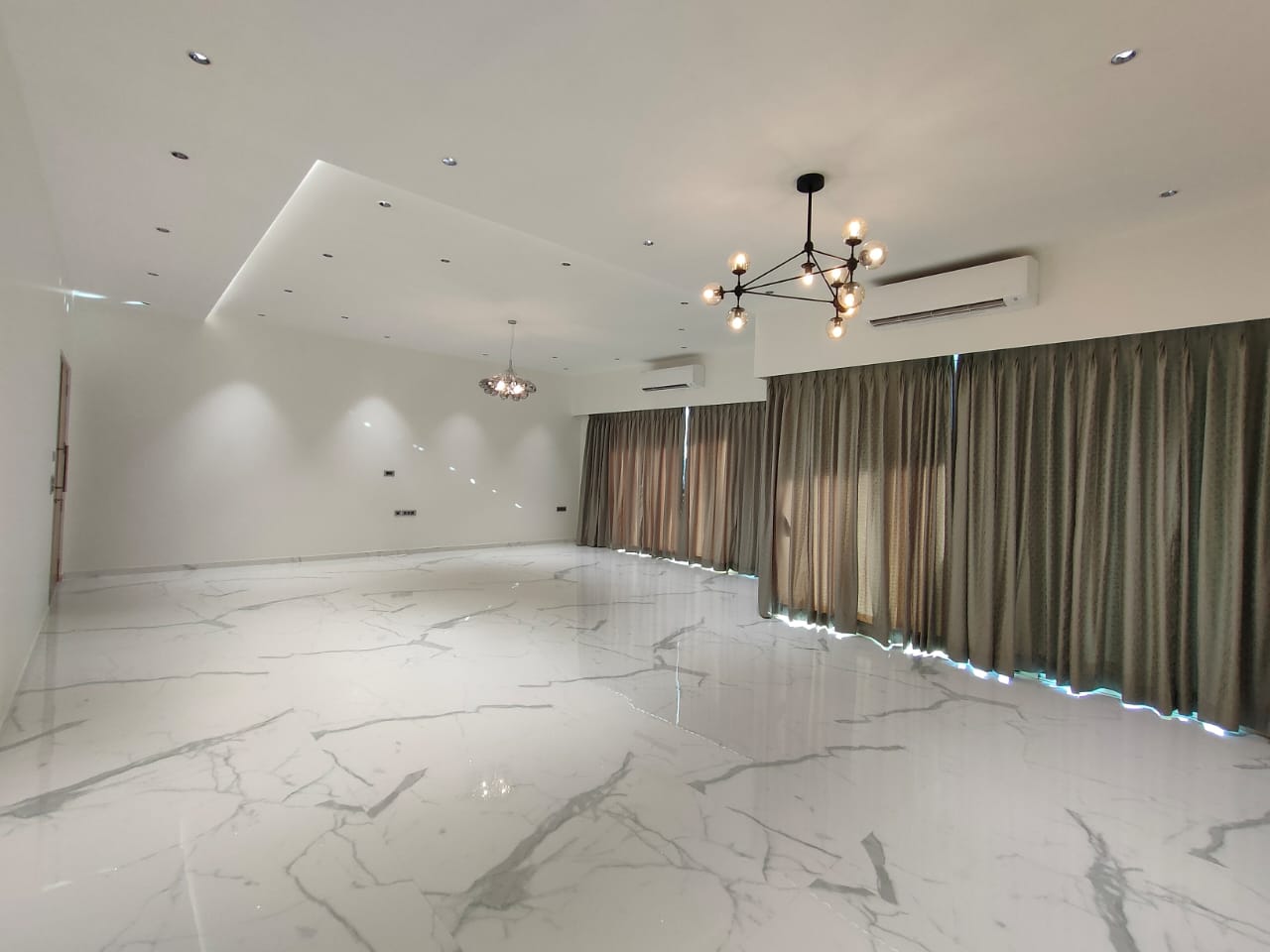 4 BHK + Servant Room Apartment For Sale in Windsor Grande Residences