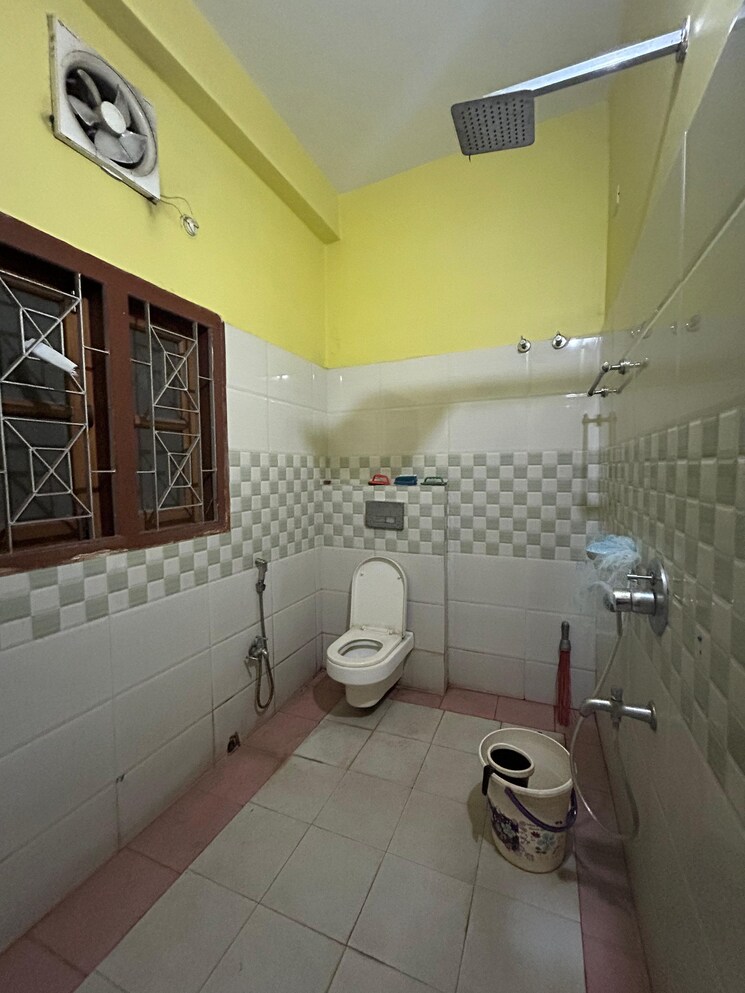 Bathroom, bamunimaidan 4 Bedroom 1600 Sq.Ft. Builder Floor In Bamunimaidan Guwahati 8292096
