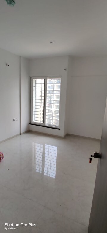 Room in 2 BHK Apartment at Yashwin Orizzonte, Kharadi – for Rent