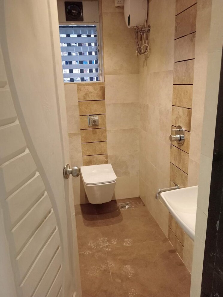 Bathroom, mohini-castle 3 Bedroom 1000 Sq.Ft. Apartment In Khar West Mumbai 8292104